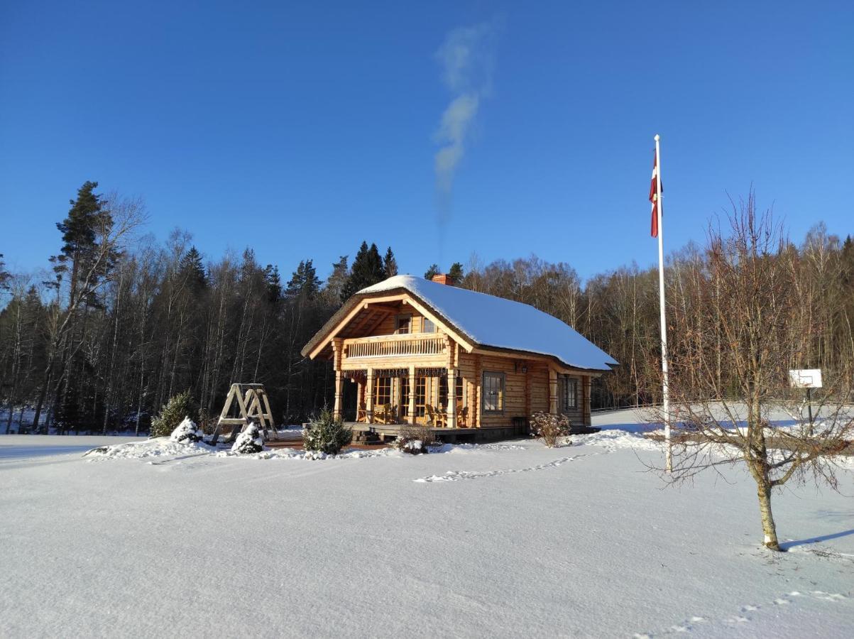 Guest House Unguri Stalbe Exterior photo
